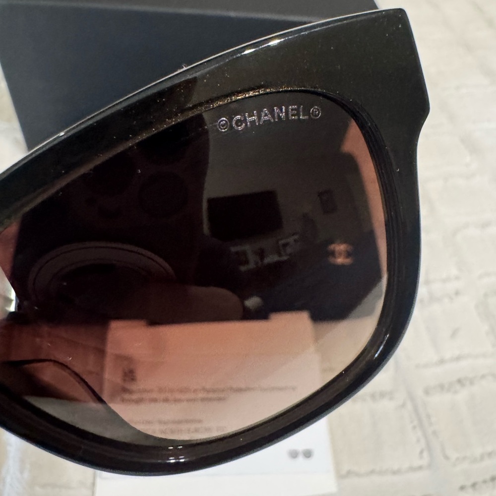 CHANEL Black Sunglasses - Picture 4 of 6